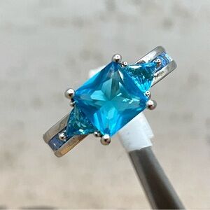 Beautiful Cute Princess Trillion Cut Bright Blue Diamond CZ Silver Plated Ring